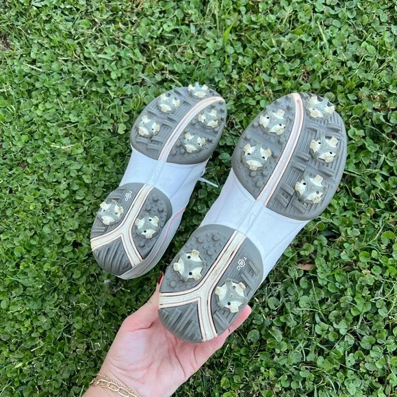 Nike women’s golf shoe size 8 lightly used - Picture 4 of 5